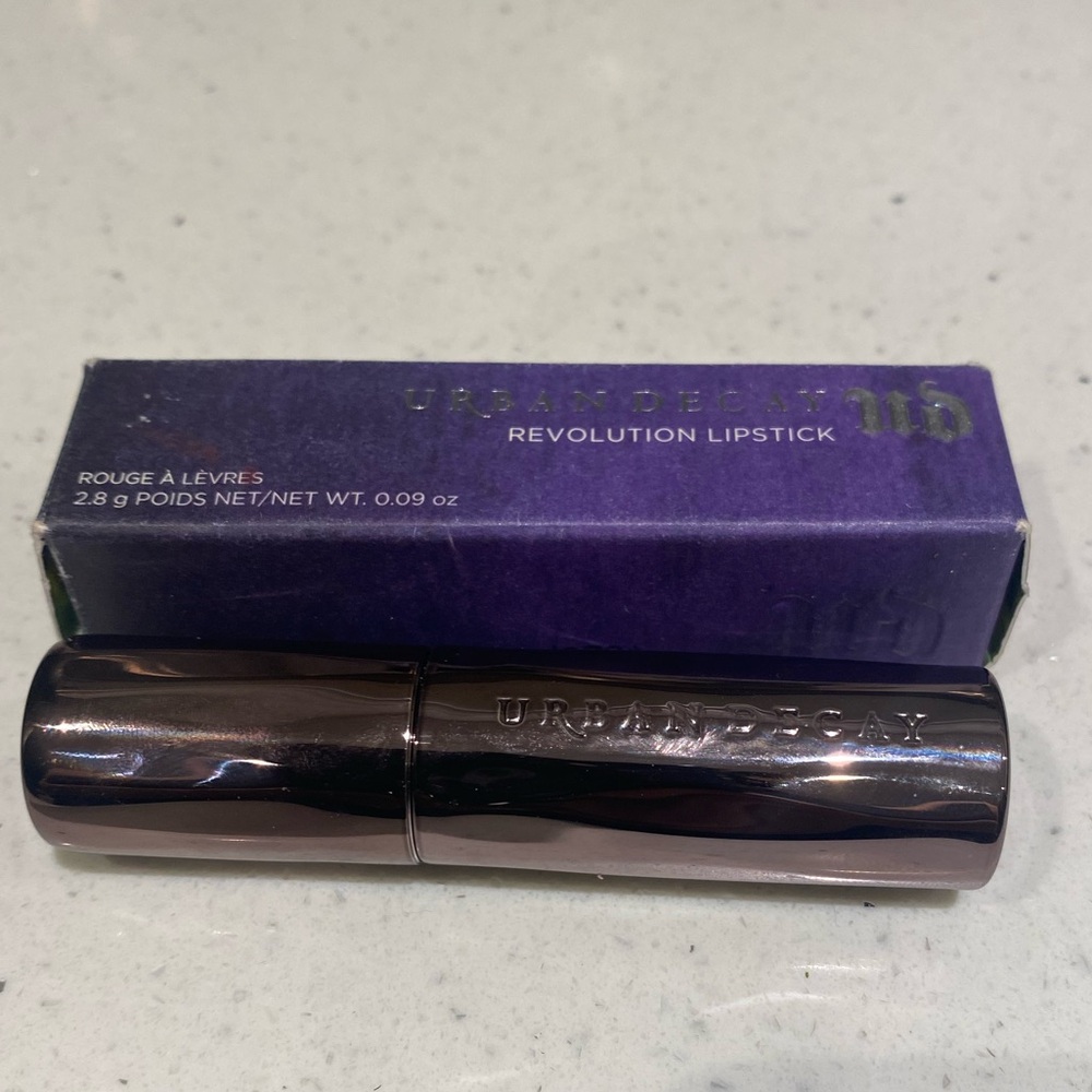 Urban decay revolution lipstick F-Bomb - Picture 4 of 6